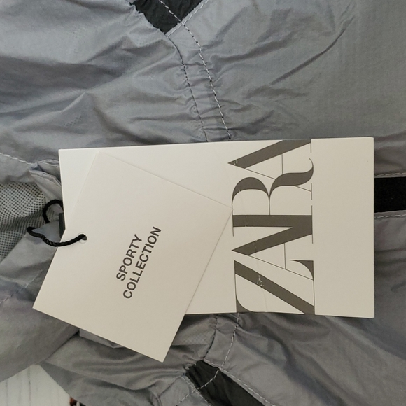 🆕️ ZARA BOYS SPORTY COLLECTION LIGHWEIGHT HOODED JACKET - Picture 6 of 12